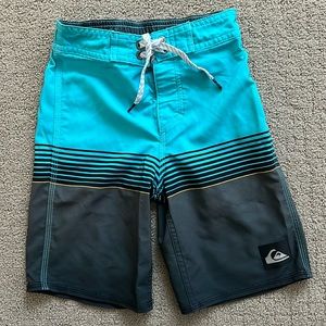 Quiksilver boys boardshorts